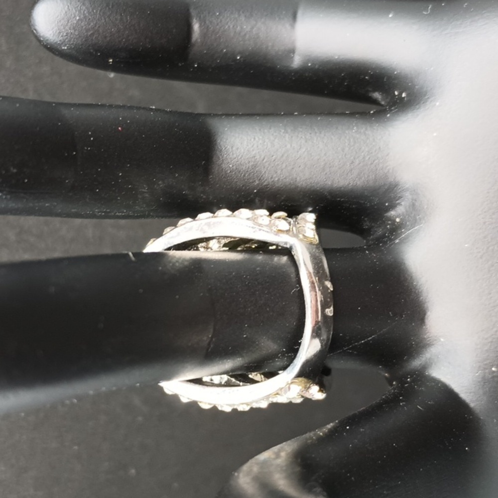 Size 6.5 Silver and Green Gemstone Ring - Picture 3 of 3
